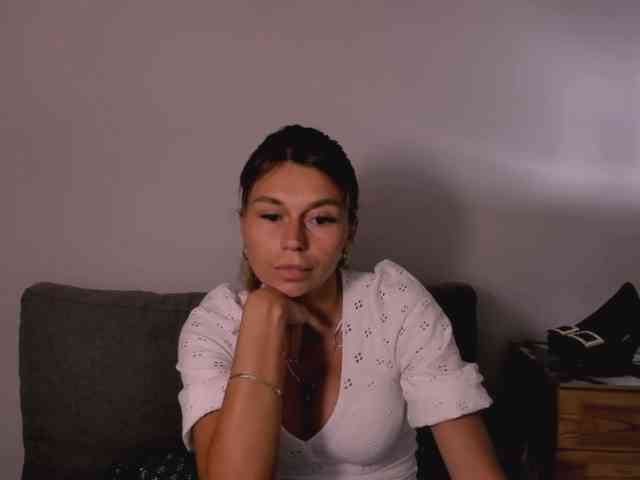 FreyaHoney webcam