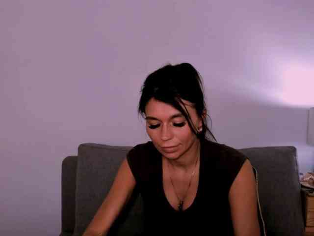 FreyaHoney webcam
