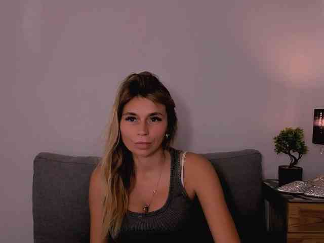 FreyaHoney webcam