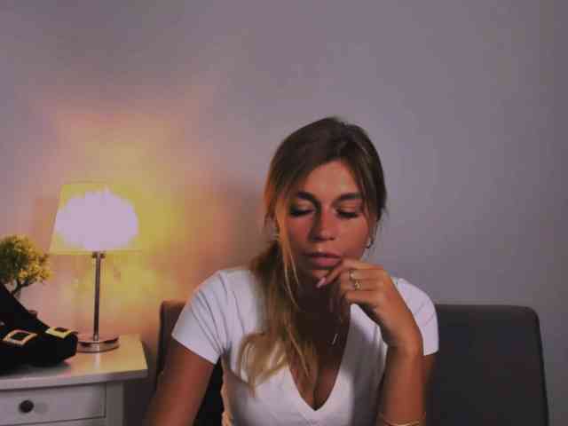 FreyaHoney webcam