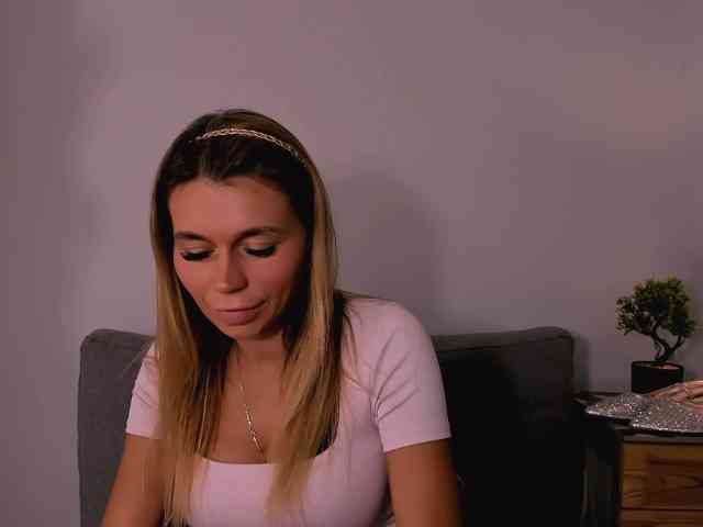FreyaHoney webcam