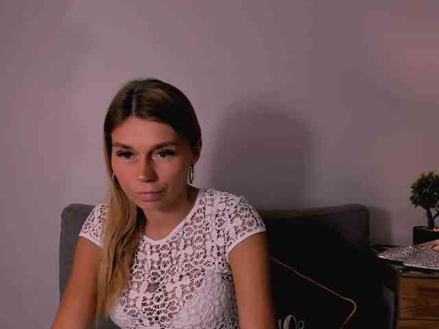 FreyaHoney webcam