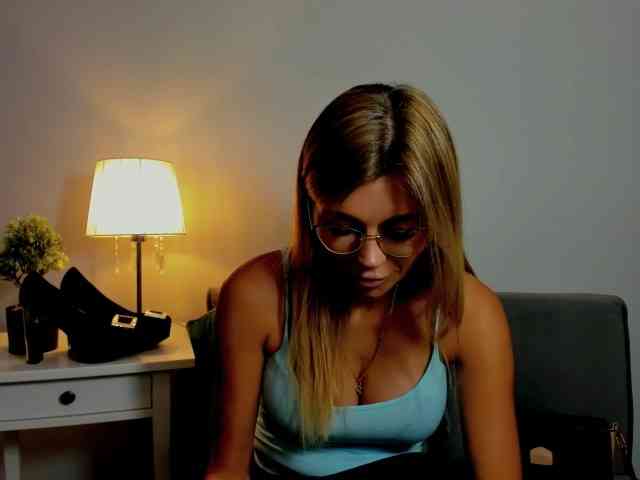 FreyaHoney webcam