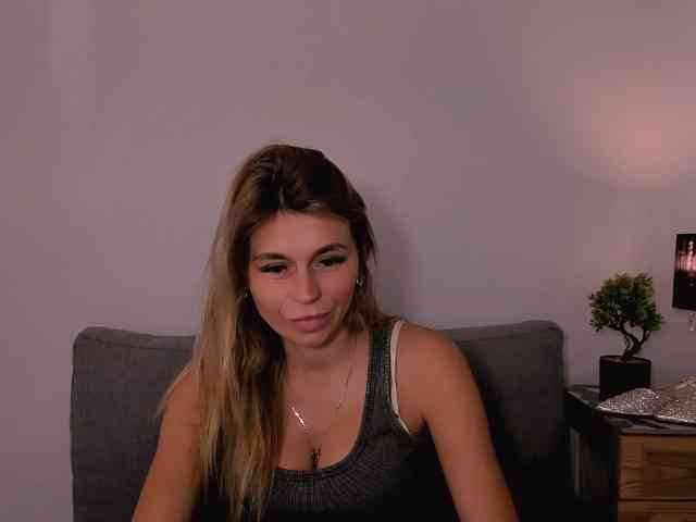 FreyaHoney webcam