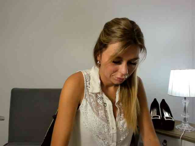 FreyaHoney webcam