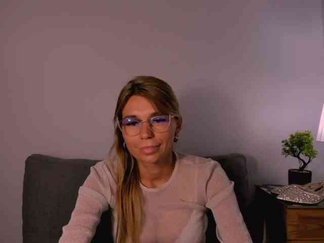 FreyaHoney webcam