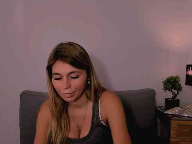 FreyaHoney webcam