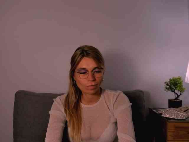 FreyaHoney webcam