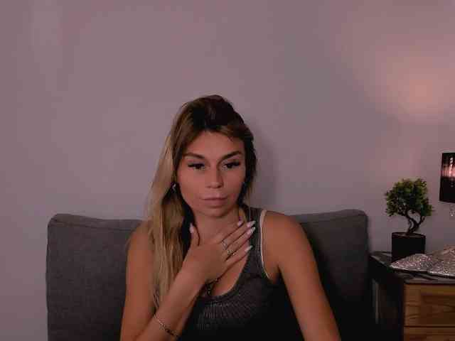 FreyaHoney webcam