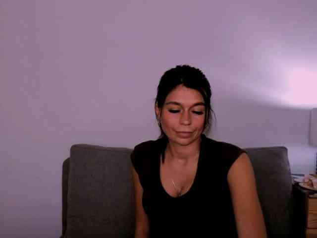 FreyaHoney webcam