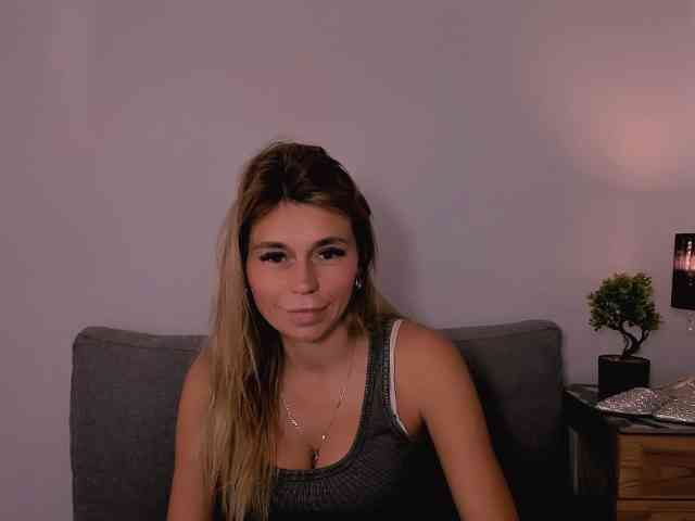 FreyaHoney webcam