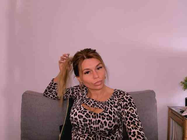 FreyaHoney webcam