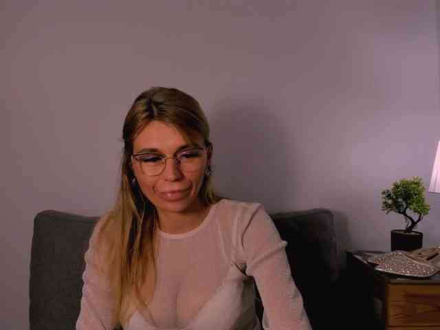 FreyaHoney webcam