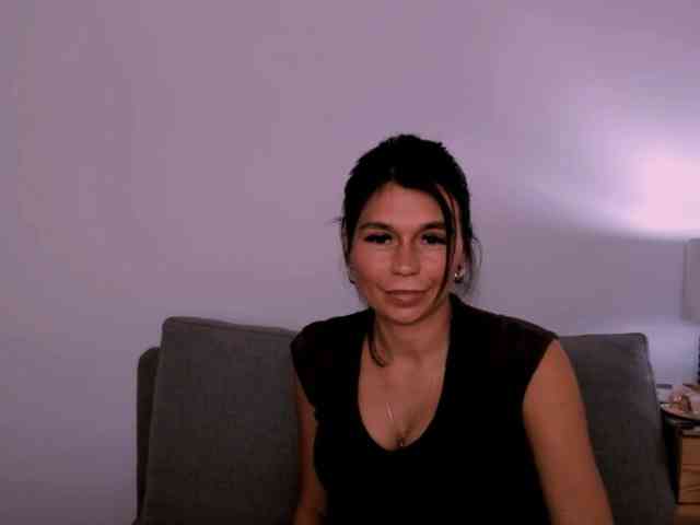 FreyaHoney webcam