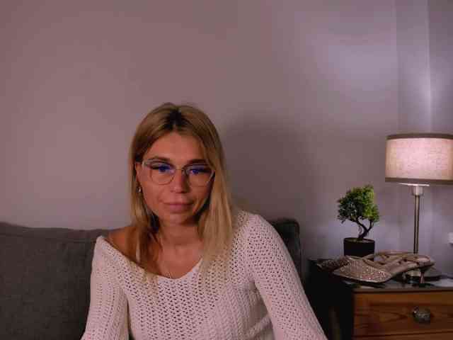 FreyaHoney webcam