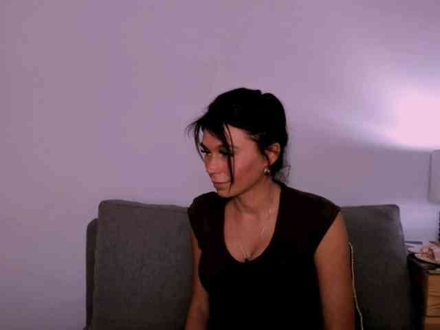 FreyaHoney webcam
