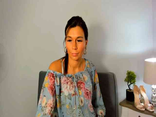 FreyaHoney webcam