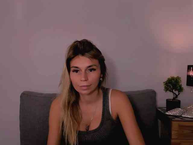 FreyaHoney webcam
