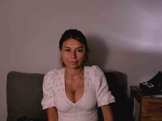 FreyaHoney webcam