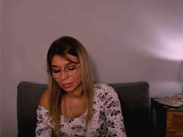 FreyaHoney webcam
