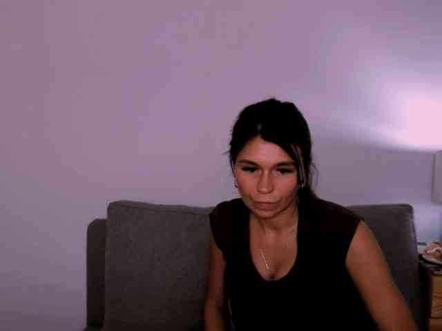 FreyaHoney webcam