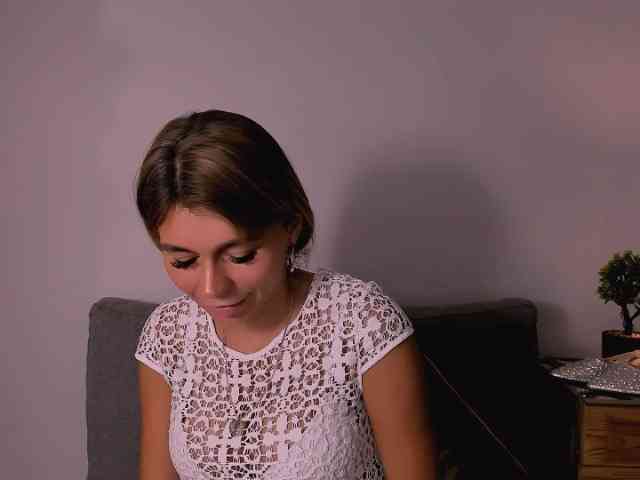 FreyaHoney webcam