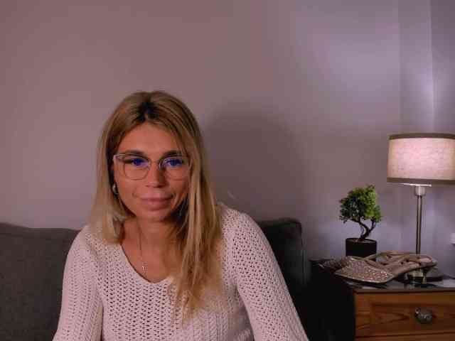 FreyaHoney webcam