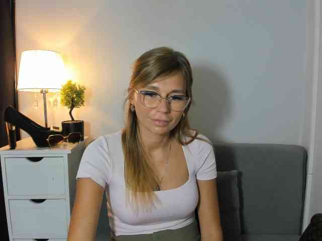 FreyaHoney webcam