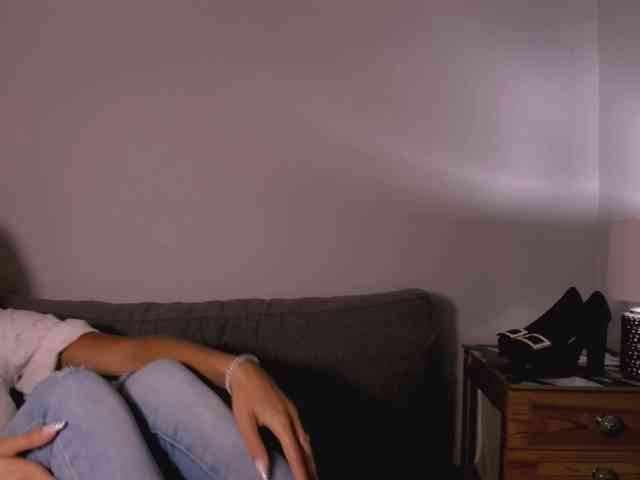 FreyaHoney webcam