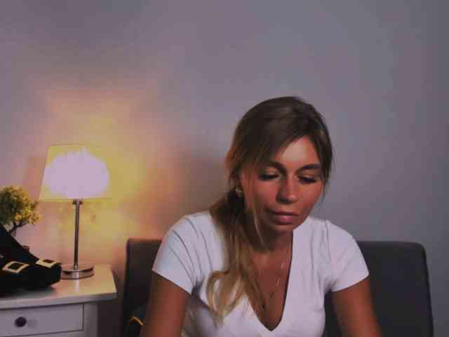 FreyaHoney webcam