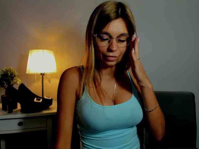 FreyaHoney webcam