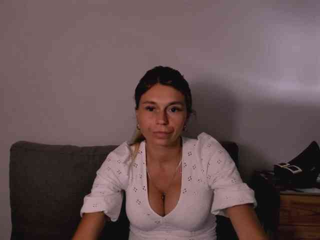 FreyaHoney webcam