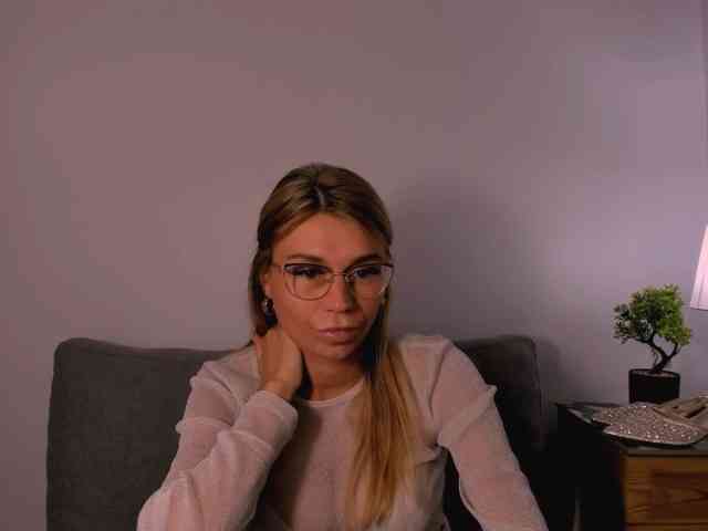 FreyaHoney webcam