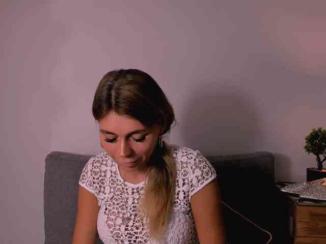 FreyaHoney webcam