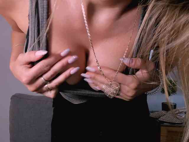 FreyaHoney webcam