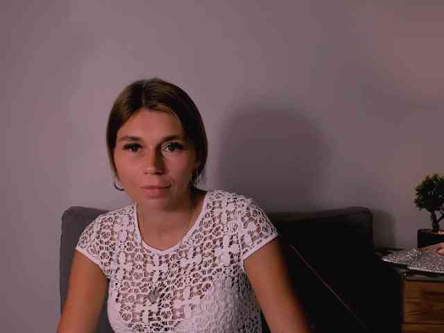 FreyaHoney webcam