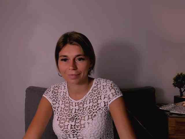 FreyaHoney webcam