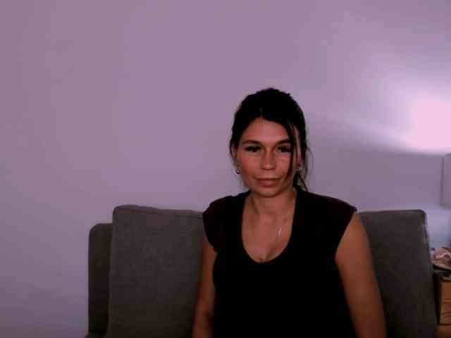 FreyaHoney webcam