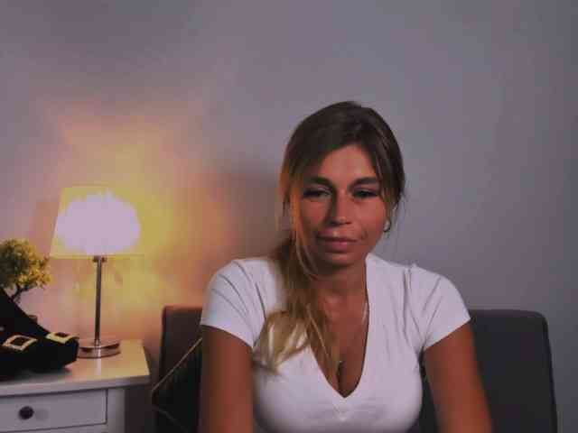 FreyaHoney webcam