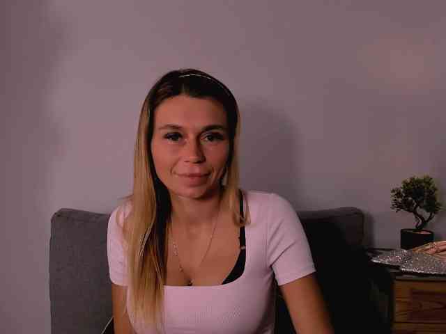 FreyaHoney webcam