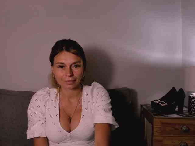 FreyaHoney webcam