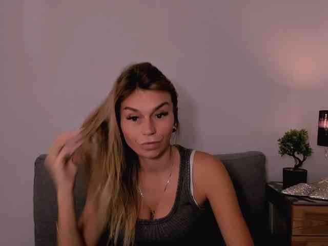 FreyaHoney webcam