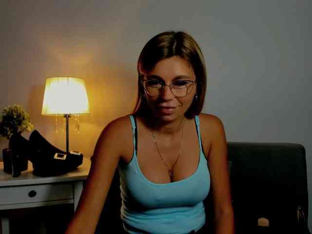 FreyaHoney webcam