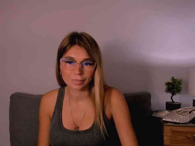 FreyaHoney webcam