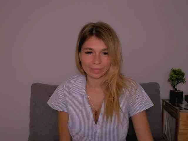 FreyaHoney webcam