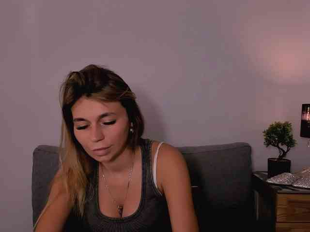 FreyaHoney webcam