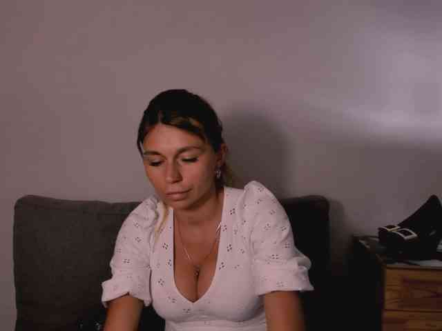 FreyaHoney webcam