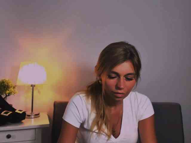 FreyaHoney webcam