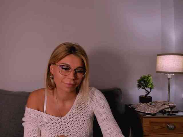 FreyaHoney webcam