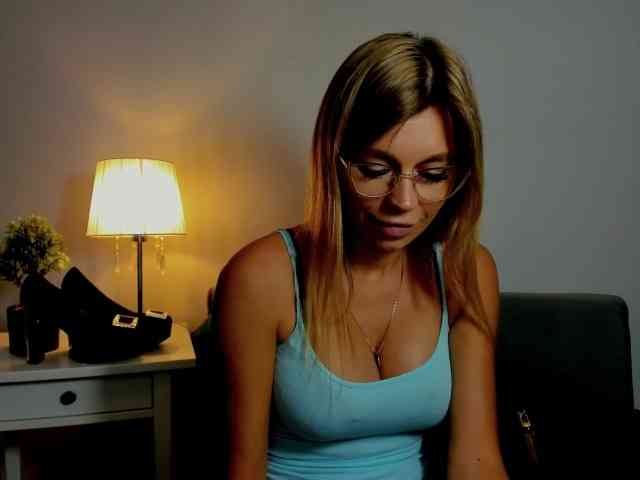 FreyaHoney webcam